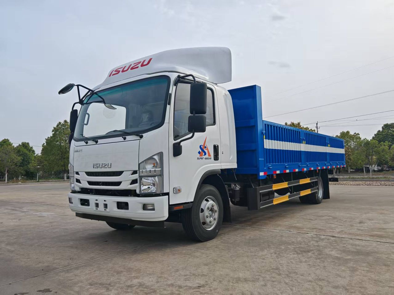Empresa Denis venta de camiones nuevo marca Isuzu